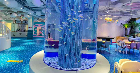 La performance du grand aquarium en acrylique.