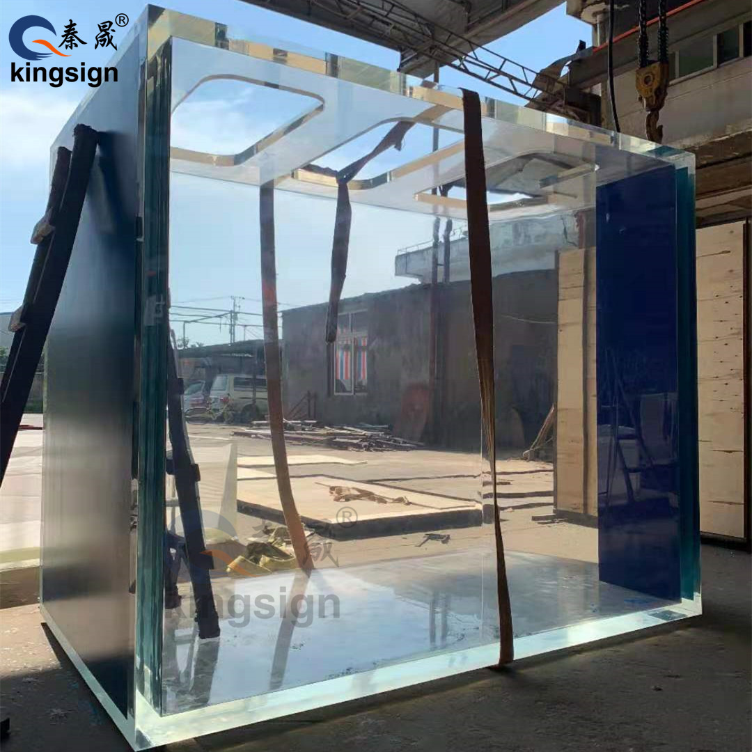 Que devrions-nous faire pour entretenir un grand aquarium en acrylique?