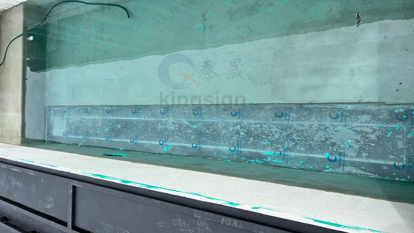 Panneau acrylique pour fenêtre de piscine sky
