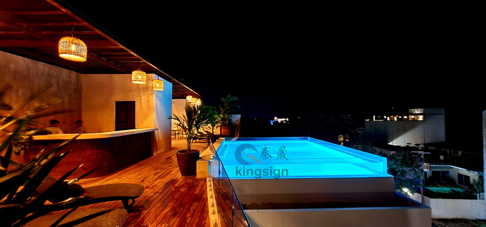 Pourquoi la piscine en acrylique est de plus en plus populaire
